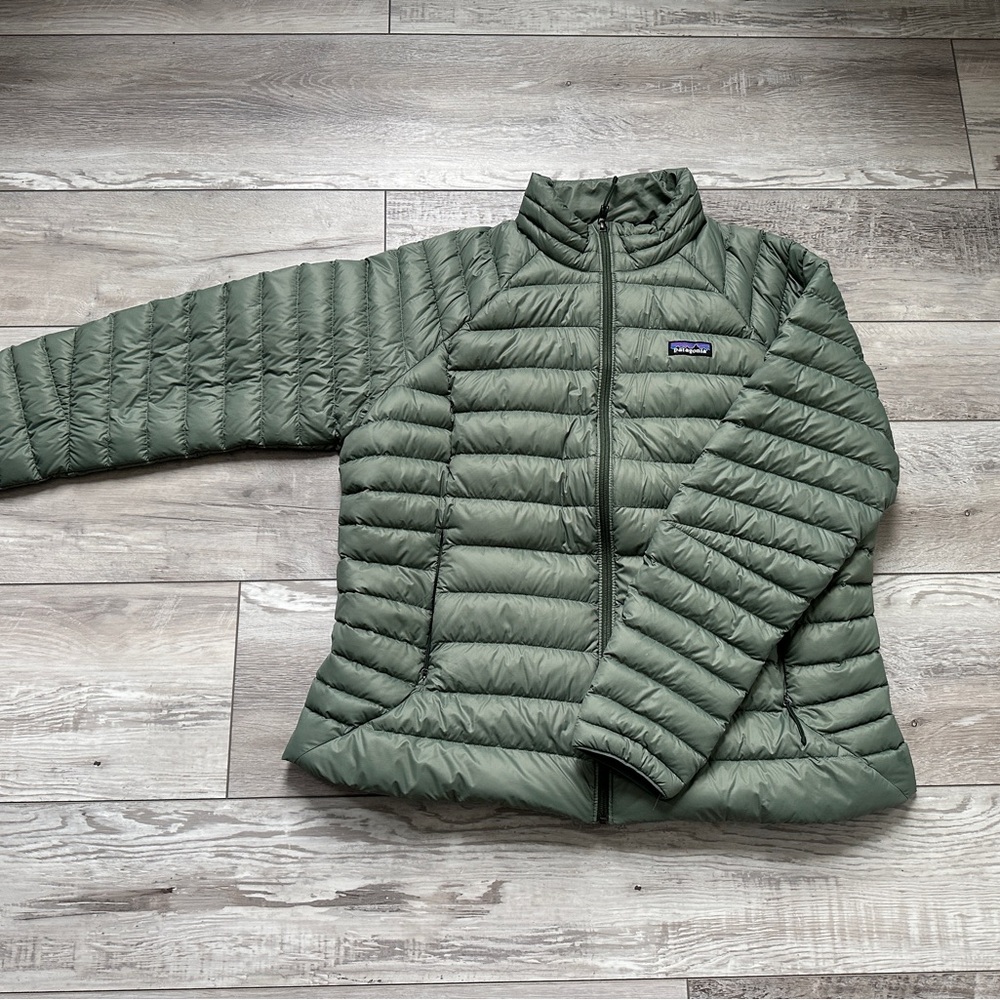 Patagonia down jacket - green - NWOT